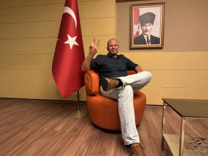 NATO Sammitində skandal -&nbsp;Nazir Atatürkün fotosu və bayraq qarşısında paylaşdığı fotonu sildi: “Üzr istəyirəm” – FOTO