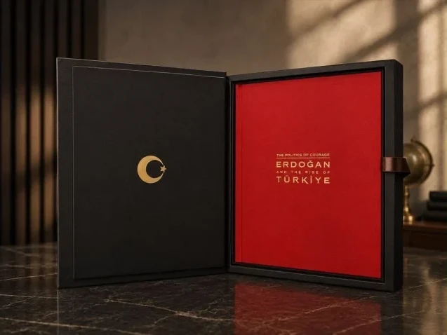 \"Cəsarətin siyasəti: Ərdoğan və Türkiyənin Yüksəlişi\" – 32 liderə kitab və adları yazılan qələm hədiyyə olunub (FOTOLAR)