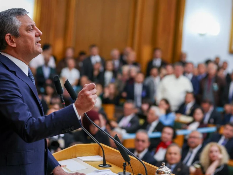 ÖZGÜR ÖZƏLİN YENİ PARTİYASINDA 82 DEPUTAT OLACAQ – SİYAHI  