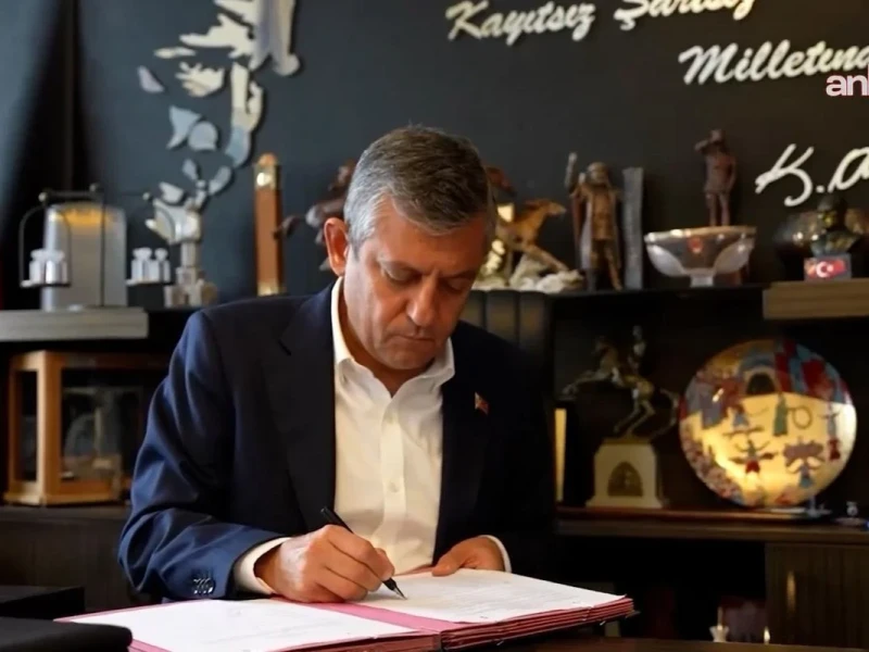 TÜRKİYƏNİN YENİ SİYASİ TƏŞKİLATI: Özgür Özəl 91 deputatla partiyasını elan etdi  (YENİLƏNİB)