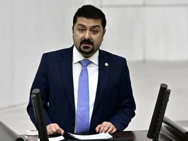 Gecə yarısı qadınlar tərəfindən döyülən deputata cinayət işi açıldı - Partiyadan da qovulur