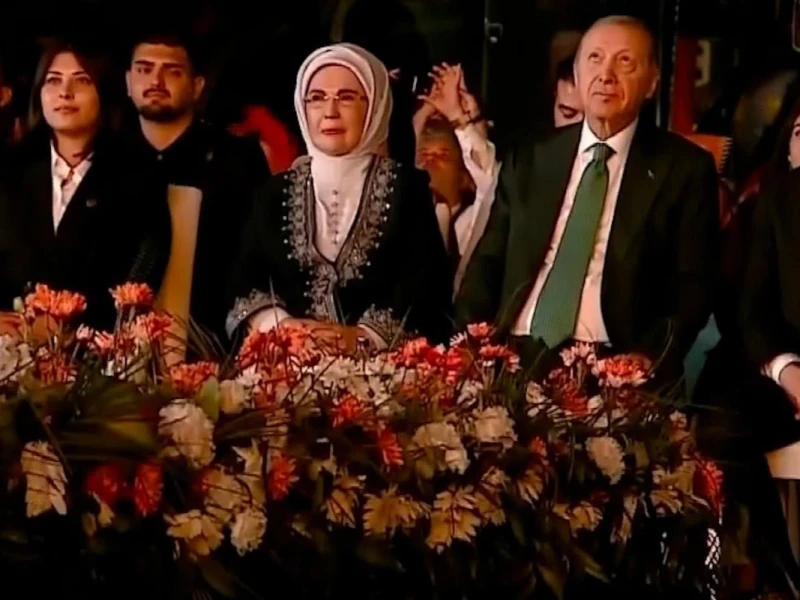 AK Partiyanın 25 illik yubileyi - Ərdoğan dronların yaratdığı görüntülərdən məst oldu (FOTO)