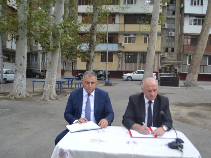 \"Orada kim təxribatla məşğul olur? - İcra başçısı sakininin şikayətini yarıda kəsdi, idarə rəisini sərt formada sorğu-suala tutdu (VİDEO)