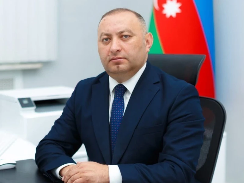Rektor iş günləri niyə universitetdə olmur? - \"İkinci günü gəlir, uzağı, 5-ci günü günorta gedir\"
