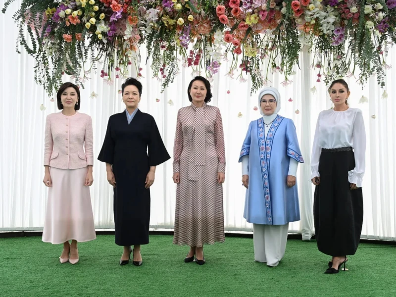5 ÖLKƏNİN BİRİNCİ XANIMLARI BİR ARADA: Azərbaycan, Türkiyə, Çin... - FOTOLAR