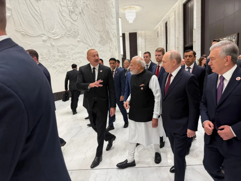 Prezident Hindistanın Baş naziri ilə söhbətləşdi - FOTOLAR
