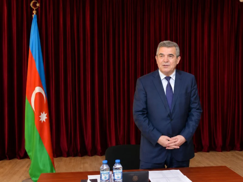 İcra başçısının qanunsuz işlərində mühüm rol oynayan uşaqlıq dostu... - \"Bu işlər yalnız icra başçısının möhürü ilə mümkündür\"