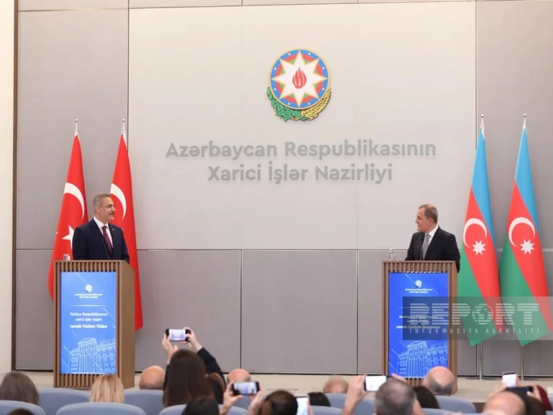 Azərbaycan və Türkiyə XİN başçıları brifinqdə: \"Bölgədə baş verən proseslər hər iki ölkəni narahat edir\"