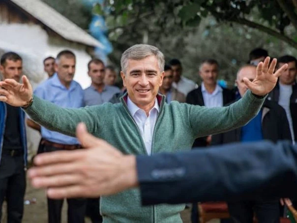 Anar Ələkbərov Milli Qəhrəmanın ailəsində qonaq olub, toyda iştirak edib - FOTOLAR