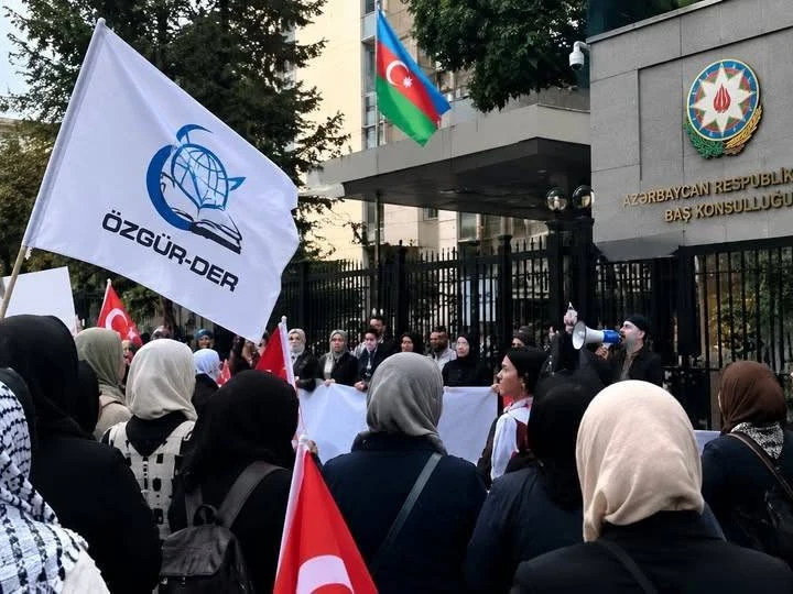 ƏRDOĞANIN AKP-sinin AZƏRBAYCANA QARŞI \"HİCAB\" OYUNU... - Konsulluğumuzun qarşısına toplananları kimlər yönləndirib? (TƏHLİL)