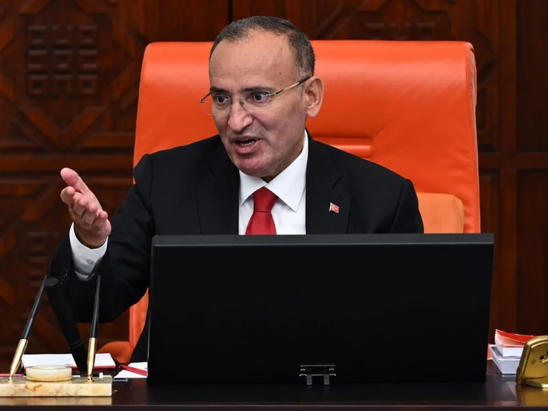 Türkiyə parlamentində şok istefa - Vitse-spiker vəzifədən getdi  (FOTO)