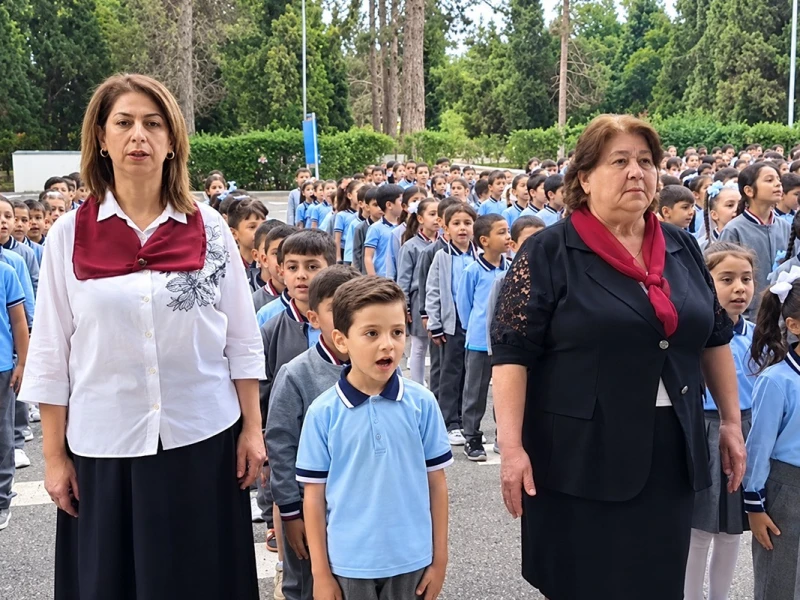 BU VİDEO TREND OLDU: səliqəli məktəbli geyimi, xorla oxunan himnimiz... - VİDEO