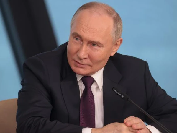 Rusiya \"Starlink\"ə bənzər peyk internet sistemi hazırlayır - Putin \"Mask əsl dahidir, onun orbitdə neçə peyki var?!\" dedi 