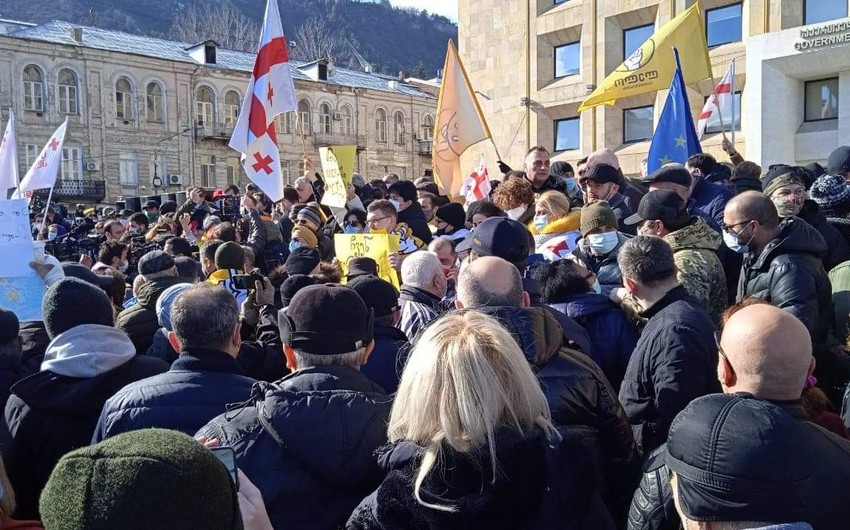 Tbilisidə müxalifətin mitinqi: Yol bağlanıb, çadırlar qurulub