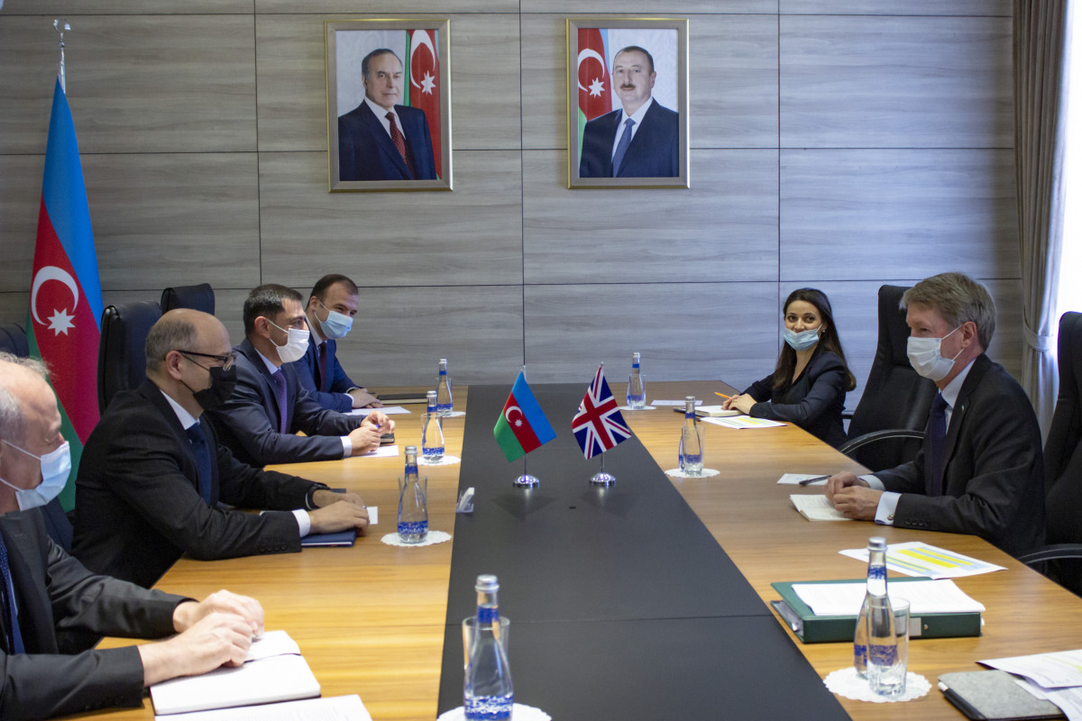 Nazir Pərviz Şahbazov Britaniya səfiri ilə görüşüb