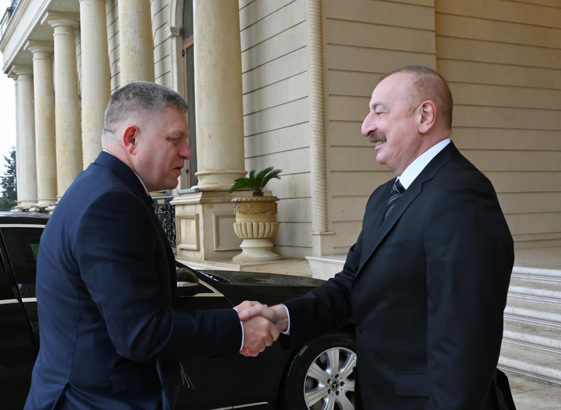 Prezident İlham Əliyev Slovakiyanın Baş naziri ilə görüşüb - FOTOLAR (Yenilənib)