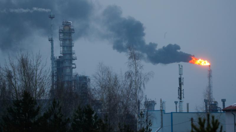 Ukrayna Başqırdıstanda böyük neftayırma zavodunu PUA ilə vurub - 